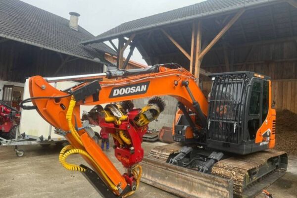 Doosan DX 140-7 LCR mit Woody WH50-1